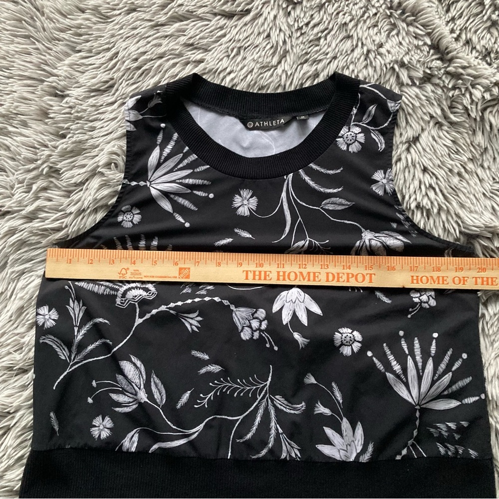 Athleta-MED-Zephyr Wildflower Print Tank Top in black - Picture 6 of 9